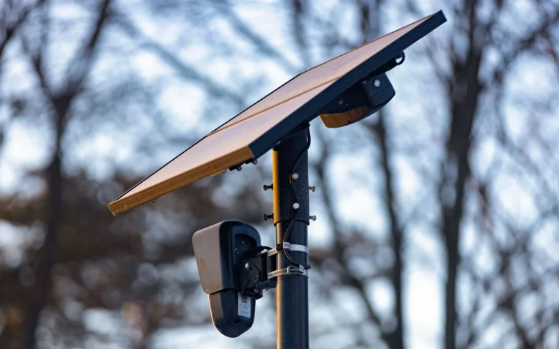 Flock: Gigante da Vigilância Reduz Acesso a Dados de Placas em Resposta a Pressão Pública e Perda de Contratos