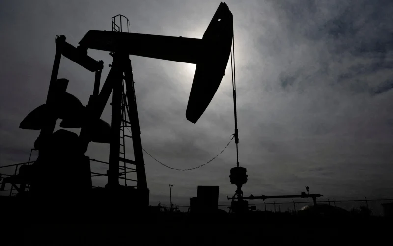 Petróleo Dispara: Ameaças Navais dos EUA ao Irã Acendem Alerta Geopolítico e Impactam Mercados Globais