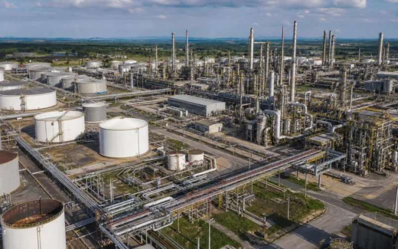 Acelen Reduz Preços de Combustíveis: Gasolina Cai 11,2% Após Adesão a Subvenção Federal