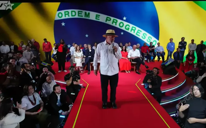 Lula retorna ao berço político para lançar campanha rumo ao quarto mandato presidencial em 2026