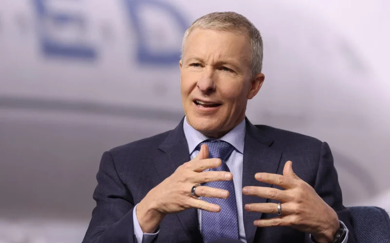 CEO da United Airlines ensina Geração Z a superar adversidades: "Pare de dar desculpas" e transforme sua carreira