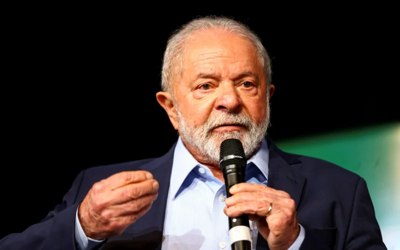 Investidores Fogem do Real: Sombra da Reeleição de Lula Aumenta Prêmio Eleitoral e Pressiona Moeda Brasileira