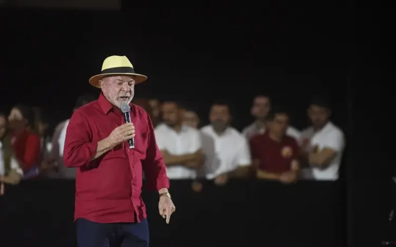 Lula: A Campanha Começa com Vantagem nas Pesquisas, Mas Sob a Sombra de Crises e Desafios Econômicos