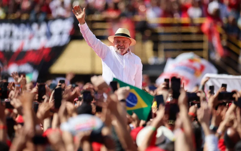 Lula busca reconquistar trabalhadores de app e autônomos: o desafio do PT em 2024