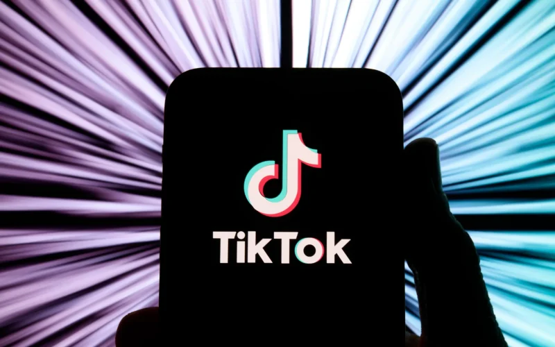 TikTok Planeja Pix Via DM? Gigante Social Explora Pagamentos P2P para Competir com Venmo e Zelle