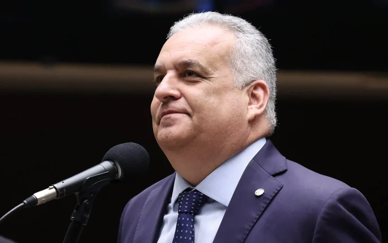 Deputado Alfredo Gaspar Alerta: Congresso "Corrompido" por Emendas e Temendo o STF, Cenário de Risco Institucional