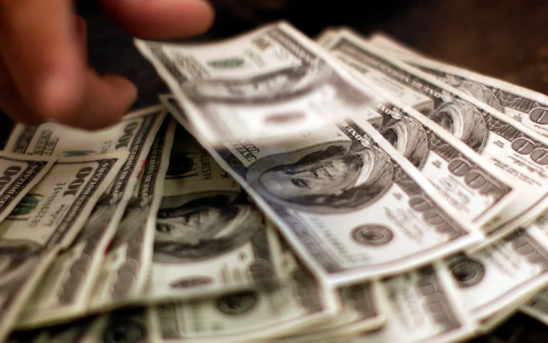 Dólar Salta para R$ 5,22 com Tensão no Oriente Médio e Olhos no Fed: O Que Você Precisa Saber Agora!