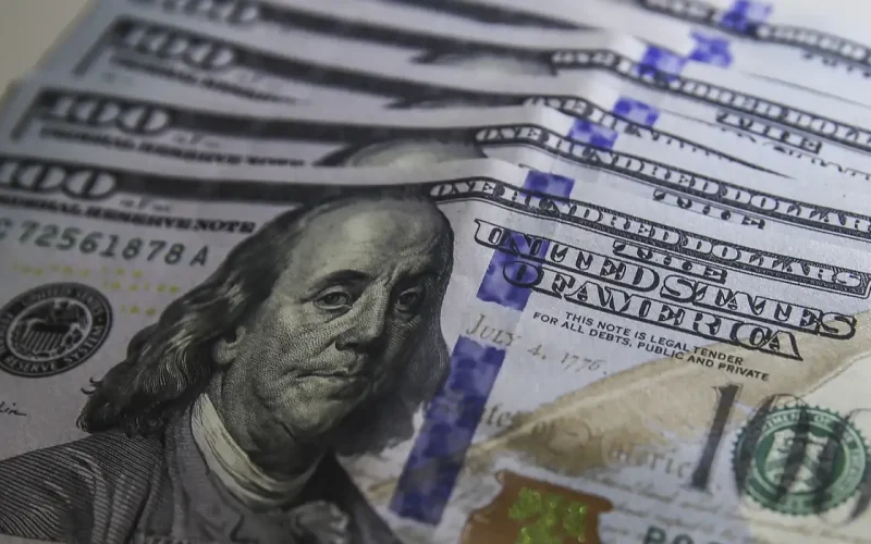 Dólar despenca para R$ 5,17! Brasil respira aliviado com recompra de títulos dos EUA e Ibovespa reage em alta