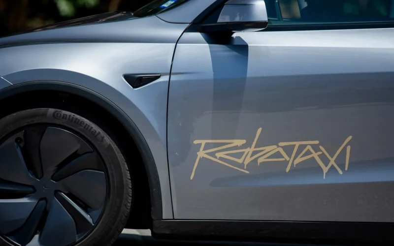Nevada Libera Milhares de Robotáxis: Tesla, Uber e Waymo Preparadas para Revolução em Las Vegas