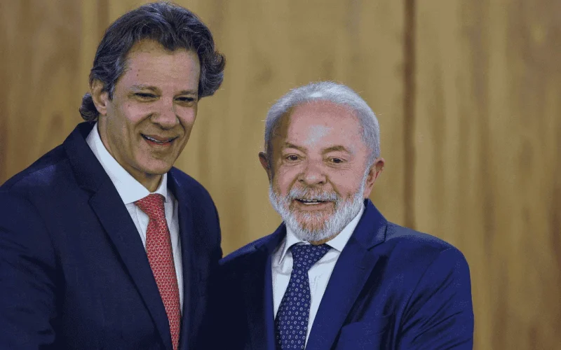Haddad no Palanque de SP: Pressão Aumenta para Candidatura em 2024, Ministro Nega Decisão Final Após Jantar com Lula
