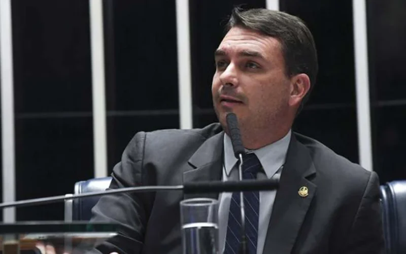 Cadeia do Etanol Reage a Flávio Bolsonaro: "Desinformação" Contra Política de Estado de 5 Décadas