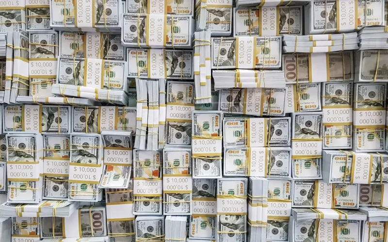 Dólar despenca para R$ 5,14: O que está por trás da queda e como isso afeta seus investimentos?