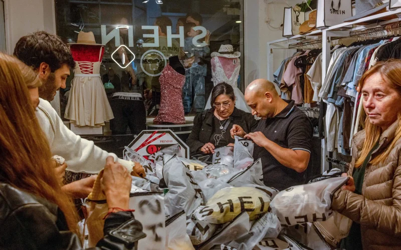 Shein: O Gigante do Fast Fashion em Busca de Novo Rumo Após Perder o Brilho e Enfrentar Desafios Globais