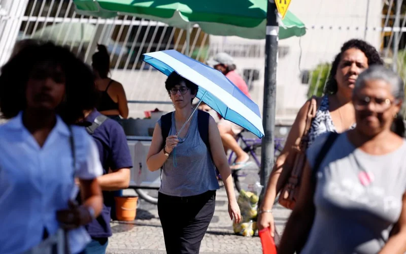 Salário Mínimo 2027: R$ 1.741 Previsto! Impacto no Bolso e nas Contas Públicas