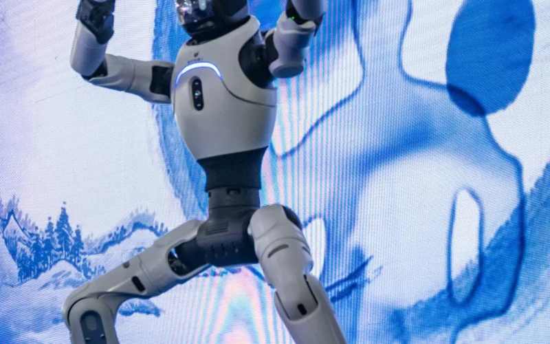Carnaval de Robôs em Xangai: A Revolução da IA na China e o Futuro da Automação que Você Precisa Conhecer