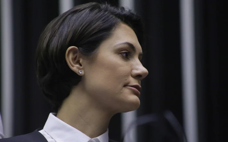 Michelle Bolsonaro Lidera Pesquisa para o Senado no DF: Entenda o Cenário Eleitoral e Seus Impactos