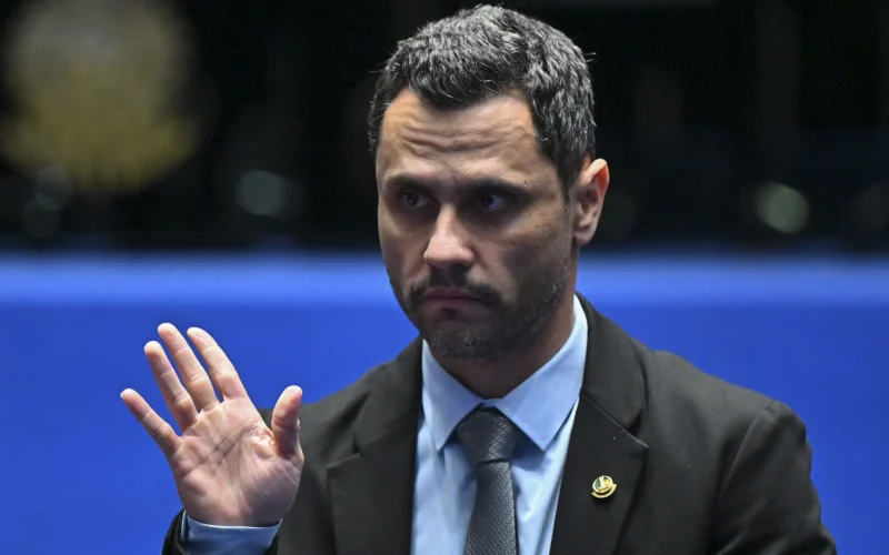 Pesquisa Quaest: Cleitinho Lidera Disputa ao Governo de Minas Gerais; Entenda os Cenários de Segundo Turno e Implicações para Investidores