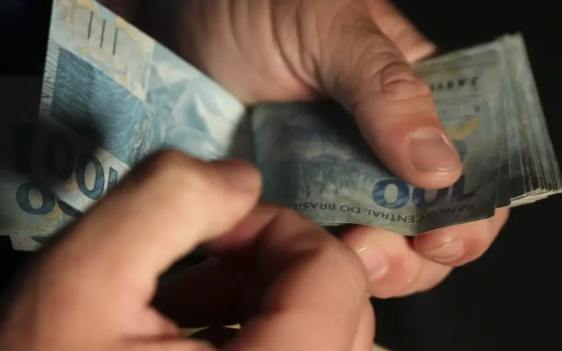 Dívida Pública Brasil: Salto para R$ 9,2 Trilhões em Julho e o Impacto dos Juros na Sua Carteira