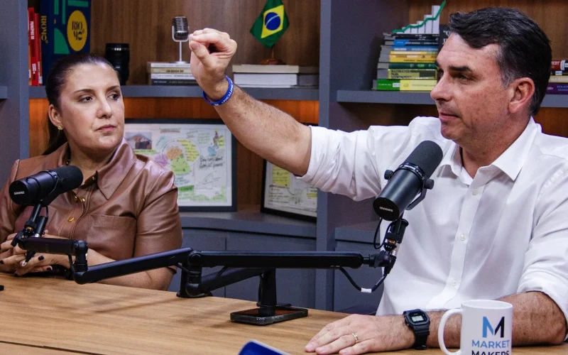 Flávio Bolsonaro Revela Anúncios de Equipe em Sabatina da Globo: O Que Esperar da Economia?