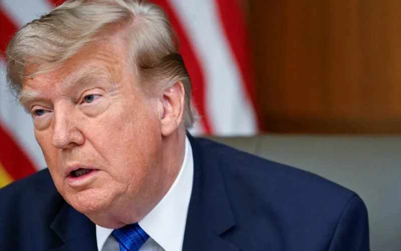 Trump Reúne-se com Gigantes do Combustível: Pressão por Gasolina Mais Barata Antes das Eleições de Meio de Mandato