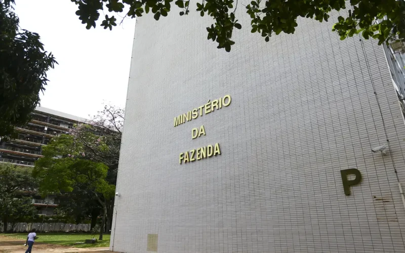Superávit em Julho: Governo Central Surpreende com R$ 10,8 Bilhões, Mas Ano Ainda Apresenta Déficit. O que Isso Significa para Você?
