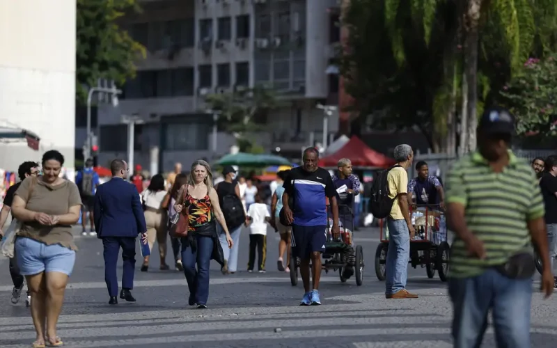 Alerta IBGE: Brasil com Crescimento Populacional de Apenas 0,37% em 2026 - Entenda os Impactos Econômicos!