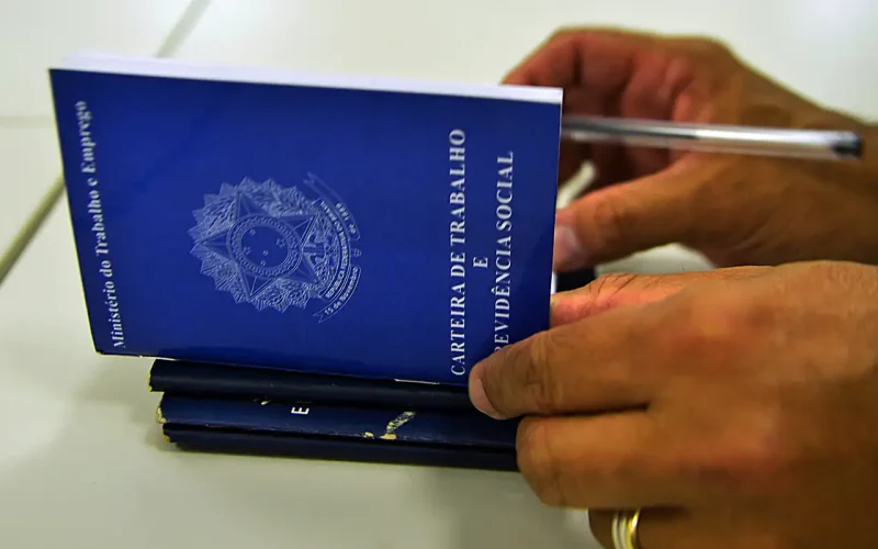 Brasil Cria 58.568 Vagas em Julho: Setores e Regiões em Destaque e o Que Isso Significa para a Economia