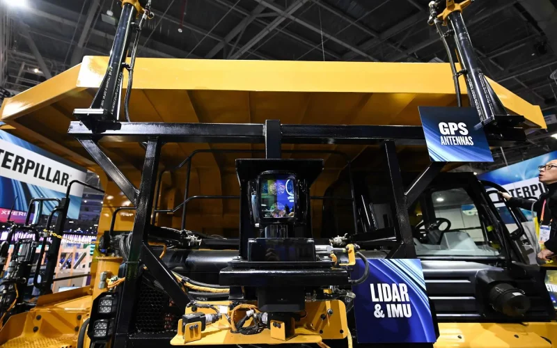 Caterpillar Transforma Mineração em Vantagem para IA: Como a Automação Física Molda o Futuro Tecnológico