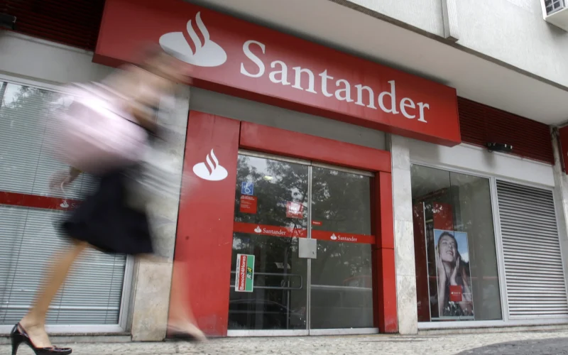 Atenção, Investidor Santander (SANB11): OPA Definida com Prazo em 2027 e Troca por Ações da Matriz Espanhola