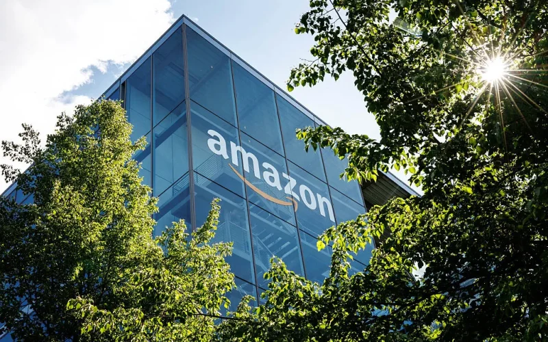 FTC Processa Amazon: Gigante de E-commerce Acusada de Esquema Secreto de Taxa Adicional em Publicidade