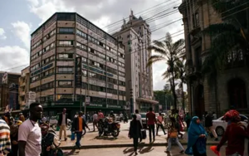 Tensão no Oriente Médio Dispara Preços do Petróleo, Aumenta Temor de Inflação e Reduz Apostas em Cortes de Juros Fed