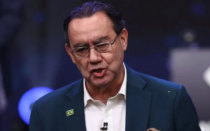 Renan Santos questiona ascensão de Augusto Cury nas pesquisas eleitorais e levanta suspeitas sobre campanha
