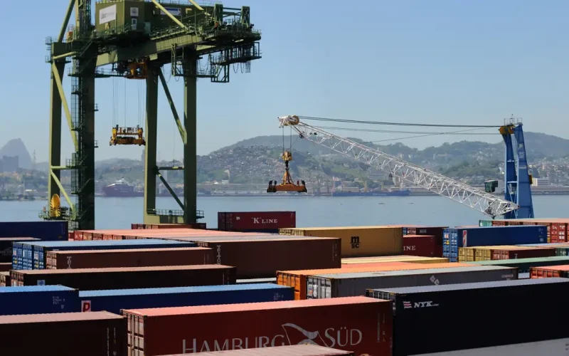 Balança Comercial Brasileira Dispara em Agosto: Superávit Recorde Impulsionado por Commodities e Alta nas Exportações