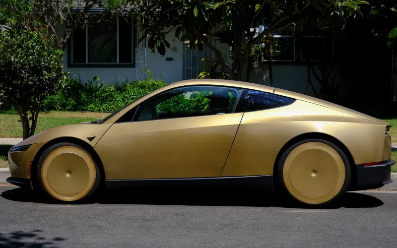 Cybercab da Tesla: Aposta em Robotáxi Enfrenta Investigação e Ceticismo do Mercado