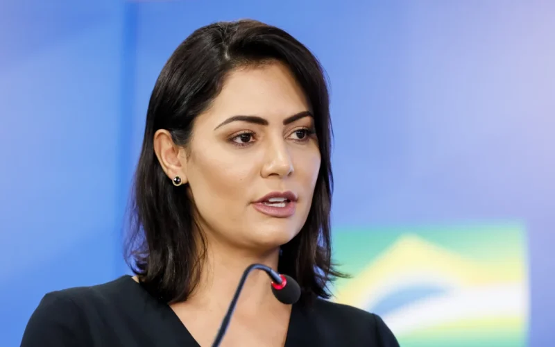 Michelle Bolsonaro Defende Ministro do STF em Meio a Crise, Impactos e Cenário Jurídico-Financeiro em Debate