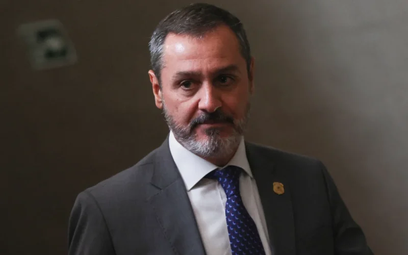 STF: Ministro André Mendonça Afasta Diretor-Geral da PF por Suposto Monitoramento Ilícito, Gerando Turbulência Institucional