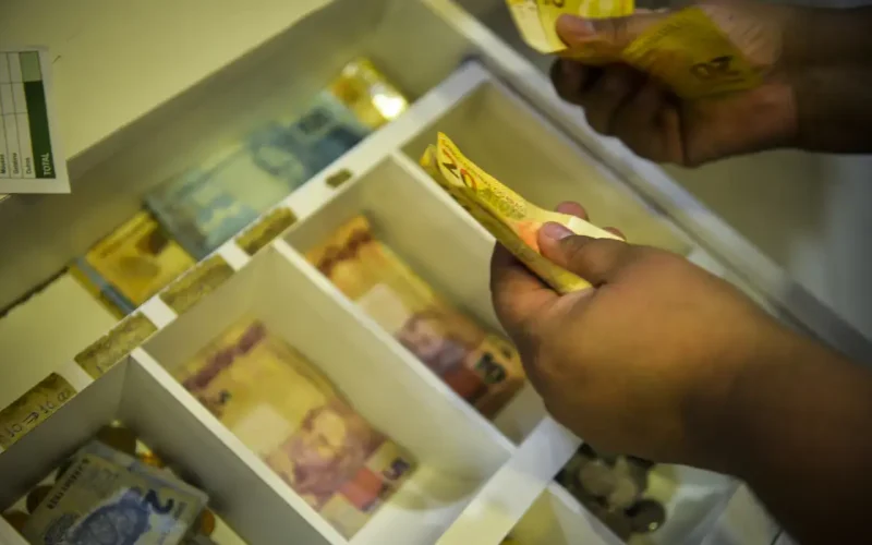 INPC em Agosto: Deflação Surpreende e Impacta Salários e Benefícios em 2024