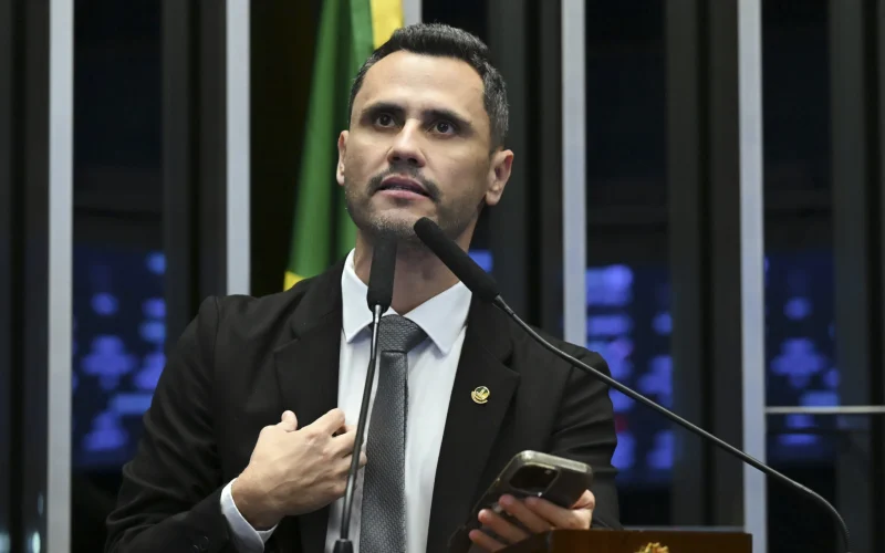 Cleitinho Lidera Disputa pelo Governo de Minas: Datafolha Revela Vantagem de 37% no 1º Turno e Cenário de Segundo Turno Favorável