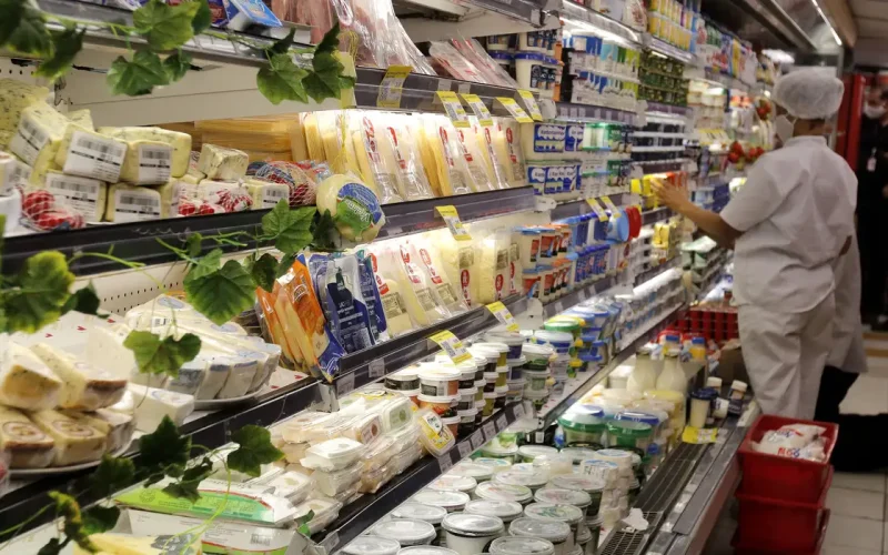 Inflação em Agosto: Queda Histórica Impulsionada por Luz e Alimentos Alivia Bolsos e Surpreende o Mercado