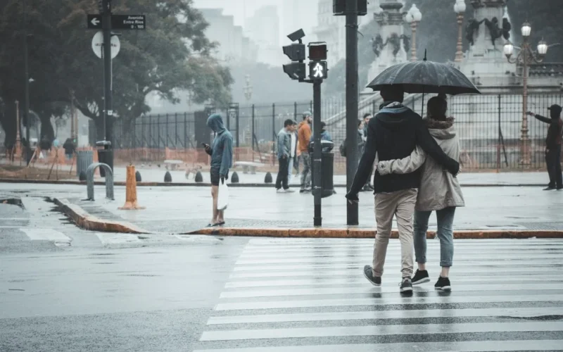 Alerta Vermelho em SP: Ventos de 92 km/h e 26 Ocorrências Ameaçam Cidades Após Chuvas Intensas; Entenda os Impactos Financeiros