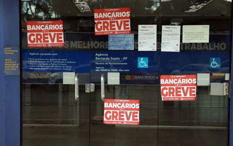 Greve na Caixa: Bancários Rejeitam Proposta e Paralisação Nacional se Estende, Impactando Clientes e o Mercado Financeiro