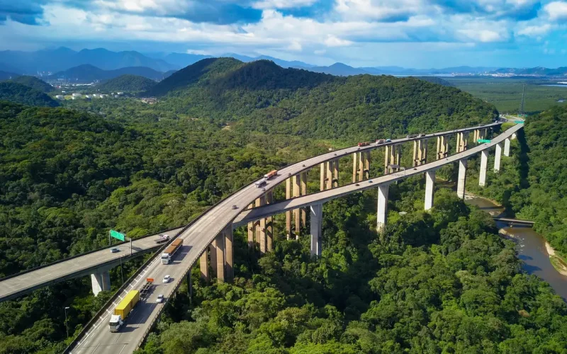 Brasil em Déficit: Como Dobrar Investimentos em Infraestrutura para Zerar o Gap Histórico e Atrair Capital Privado