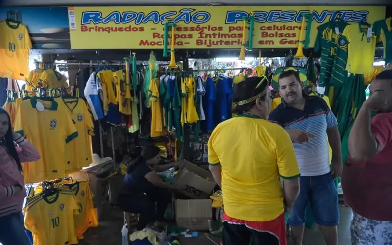 Vendas no Comércio Brasileiro Recuam em Julho: O Que os Números Revelam Após a "Ressaca" da Copa e Para Onde Vamos?