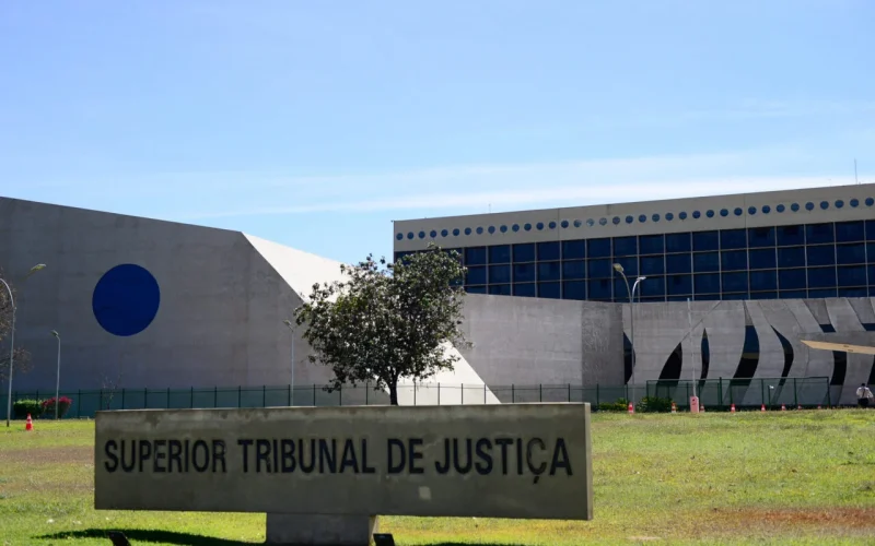 STJ Suspende Milhares de Processos: O Que Isso Significa Para o Aluguel de Curta Temporada e Condomínios?