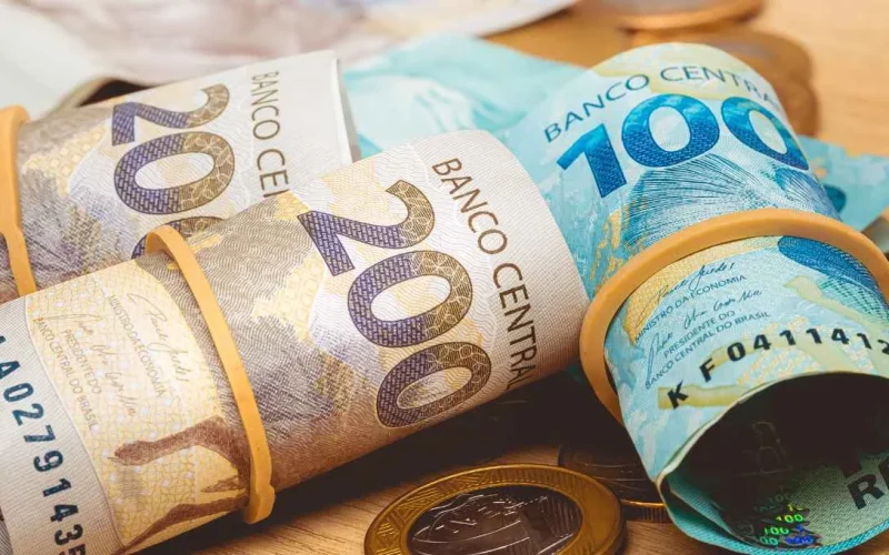 Economia Brasileira em Alerta: PIB Recua 0,4% em Julho, Sinalizando Desafios e Incertezas para o Futuro