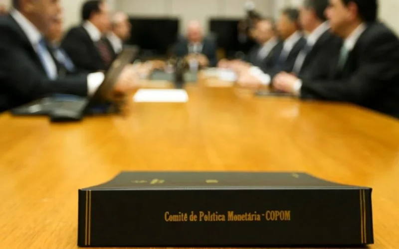 Agenda Econômica da Semana: Ata do Copom e IPCA-15 Dão Pistas Cruciais para Mercados e Investidores