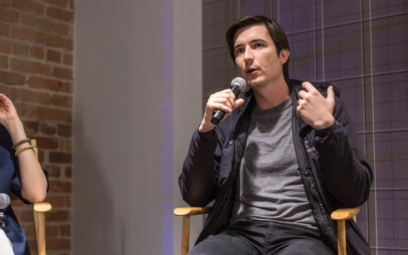 Robinhood Ventures Fund I estagna em estreia na NYSE: O que explica o baixo interesse do varejo em startups?