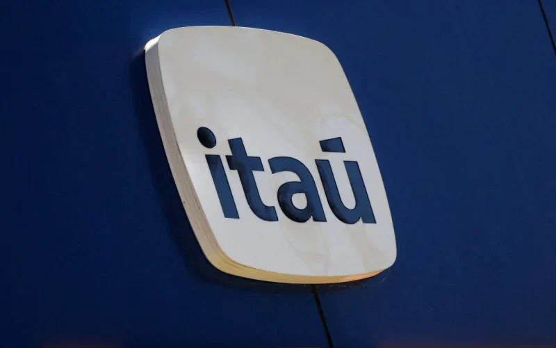 ITUB4: Itaú tem a 'Fórmula Perfeita' para Navegar na Era Pix e Juros em Queda? Análise Completa