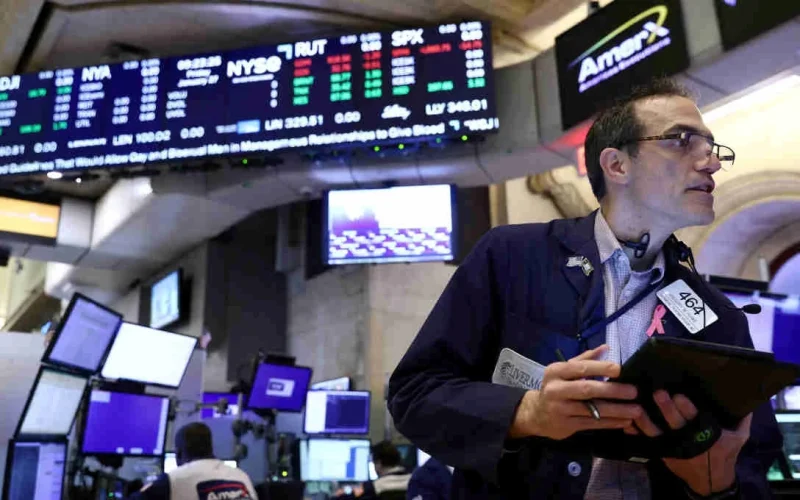 Wall Street em Queda: Risco nos Treasuries e Impacto na Tecnologia Pressionam Bolsas Americanas