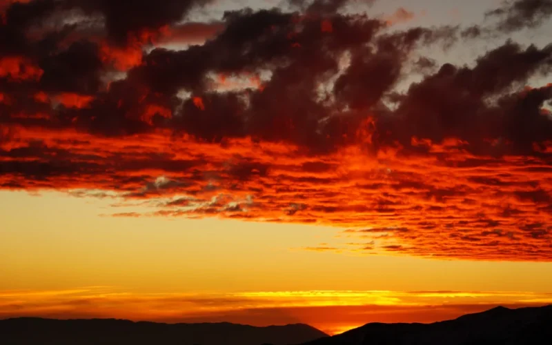 Alerta Climático: Ciclone e Onda de Calor Ameaçam Brasil com Chuvas Fortes e Temperaturas Extremas